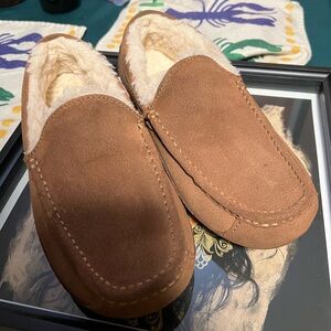 UGG Women’s Size 8 Tan and Cream Plush Slippers